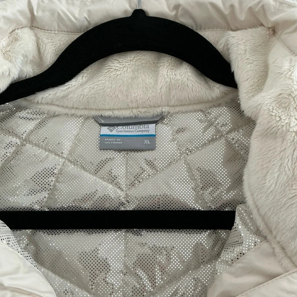 NWT Columbia Women's Heavenly Quilted Vest - Cream/Off-White, size XL. - Picture 4 of 10